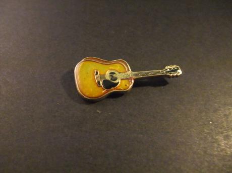 Gitaar snaarinstrument geel